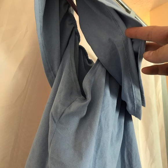 Super cute off the shoulder topđź’™ - Picture 4 of 7